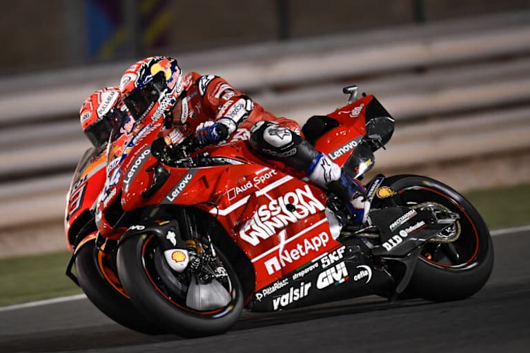 Doha 2019: Andrea Dovizioso bei einem seiner legendären Duelle gegen Marc Márquez