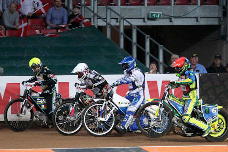 Zuletzt lebte Nicki Pedersen (in weiß/blau) oft von seinen guten Starts