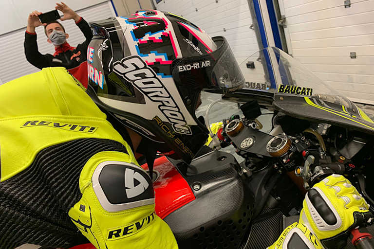 Alvaro Bautista kurz vor dem Roll-out