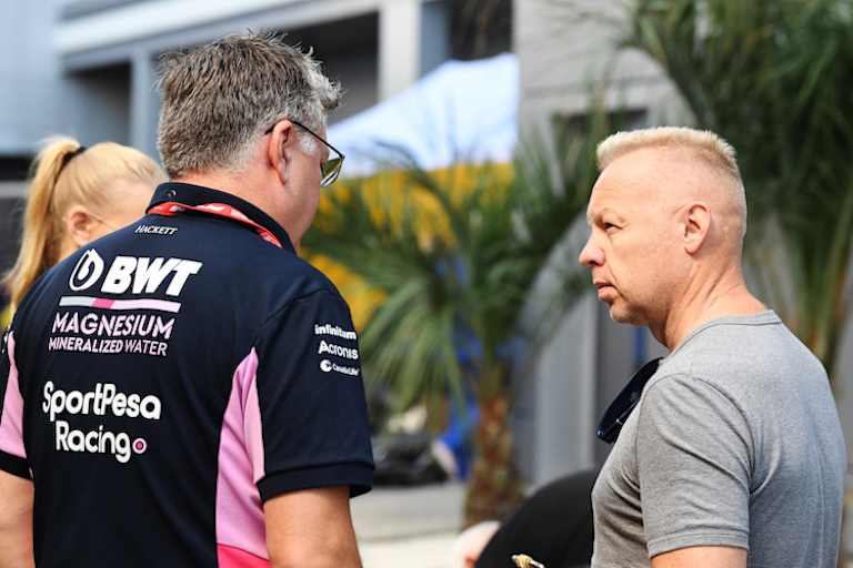 Der russische Unternehmer Dmitry Mazepin (links Racing Point-Teamchef Otmar Szafnauer)