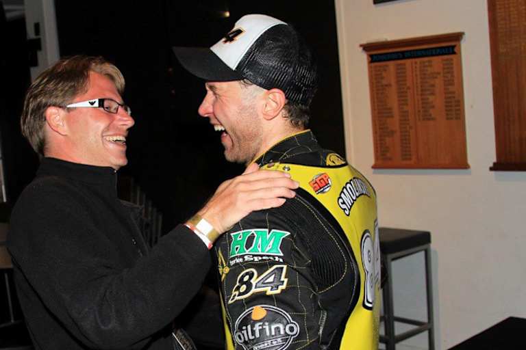 Nach dem Sieg in Auckland: Martin Smolinski (re.) mit SPEEDWEEK-Redakteur Ivo Schützbach