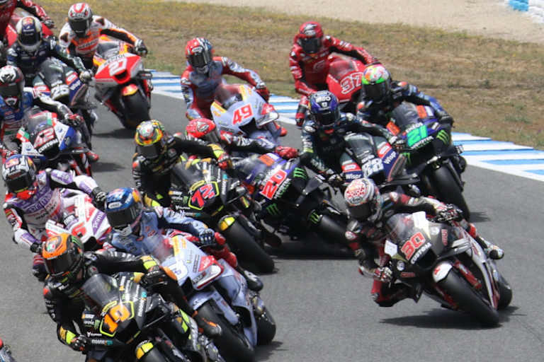 Kurve 2: Fabio Quartararo stürzte zwischen Bezzecchi und Oliveira