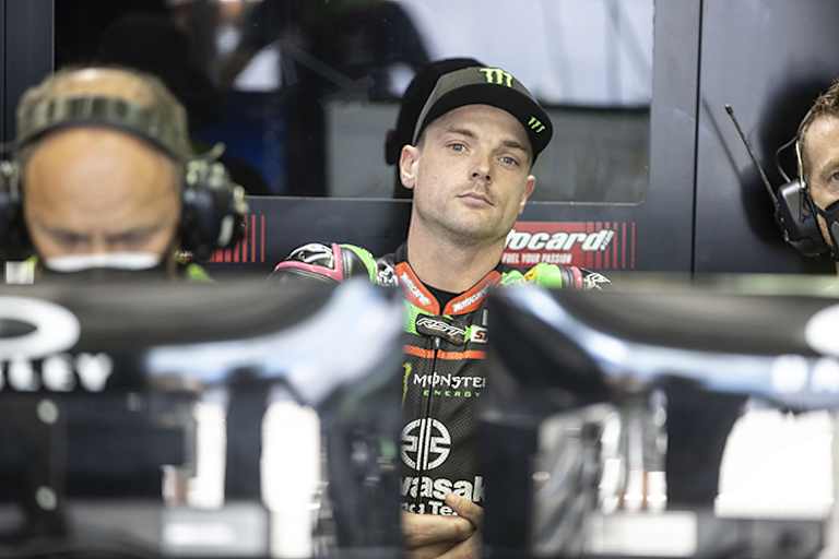 Kawasaki-Werksfahrer Alex Lowes (Mitte)