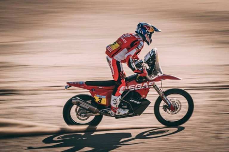 Sam Sunderland holt den ersten Dakar-Sieg für GASGAS