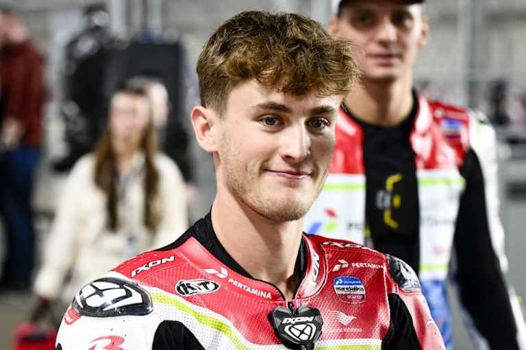 Junger alter Mann. Jaume Masia ist 23 aber schon ein alter Hase im GP-Paddock. Nach sechs Jahren Moto3 schaffte er als Weltmeister den Aufstieg