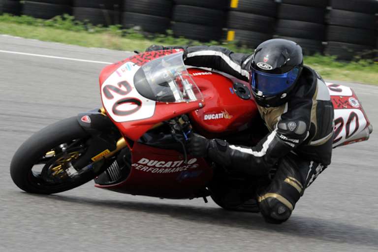 Harry Fath war auf der Ducati 996 schon zu Pro Superbike-Zeiten in den 1990er-Jahren unterwegs