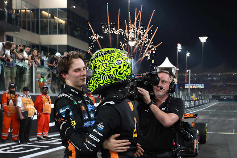 Glückwünsche nach dem Rennen: Oscar Piastri gratuliert Lando Norris