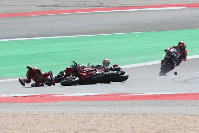 Bei der Sprint-Premiere krachte es zwischen Enea Bastianini und Luca Marini