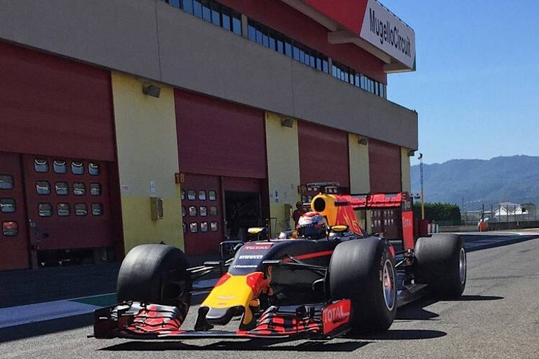 Rollendes Labor 3: Sébastien Buemi im Red Bull Racing