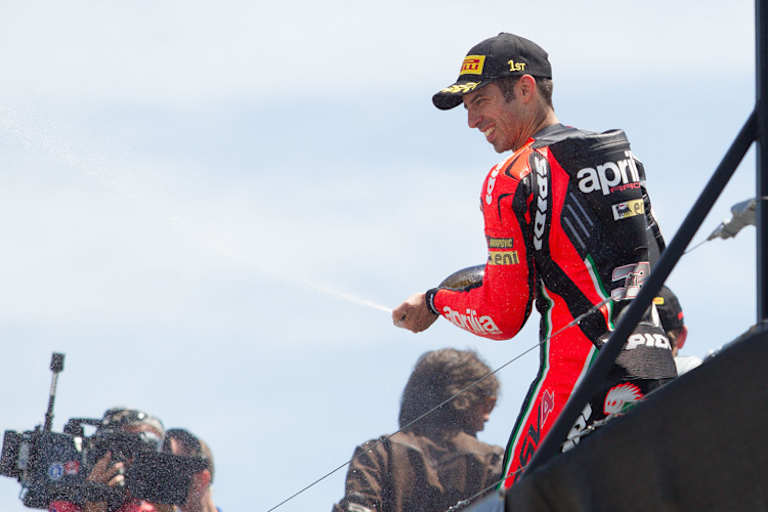 Im ersten Rennen feierte Marco Melandri seinen dritten Saisonsieg