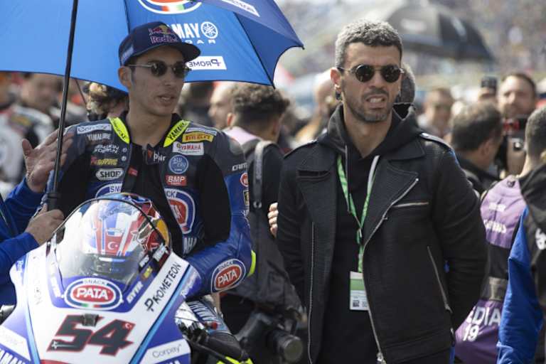 Toprak Razgatlioglu (li.) mit seinem Manager Kenan Sofuoglu