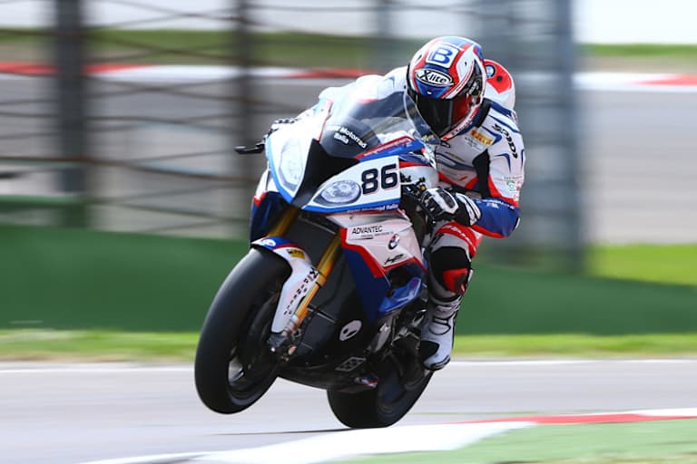 Ayrton Badovini leistet mit der BMW S1000RR Erstaunliches