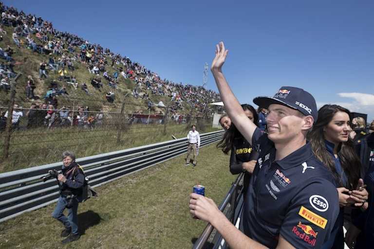 Max Verstappen mit seinen Fans