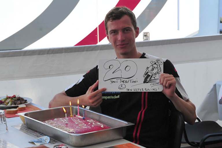 Finsterbusch hatte am Freitag Geburtstag: Überraschungstorte vom Kiefer-Team