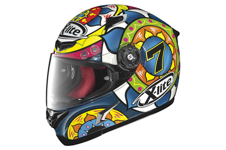 Der farbenprächtige X-lite-Helm X-802R