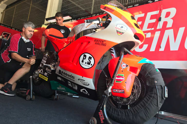 Für Kiefer Racing standen in Portugal bereits Testläufe mit der Kalex an