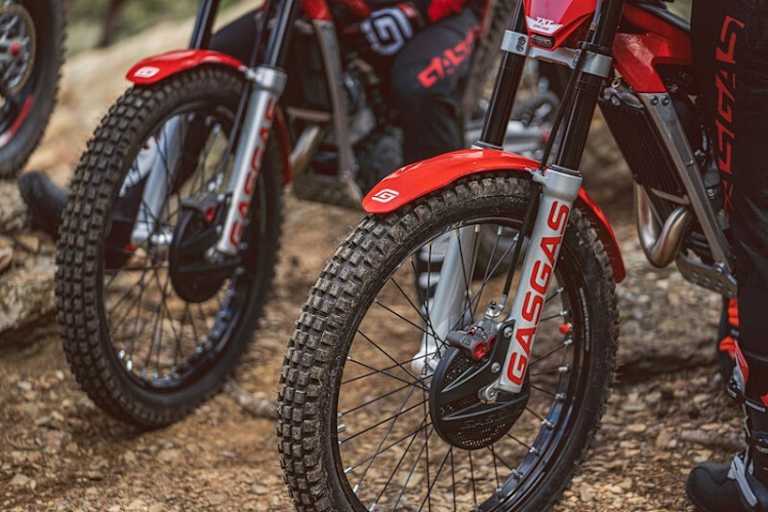 Neuer Rahmen mit vorderen Streben aus Aluminium, die den Kühler umschliessen