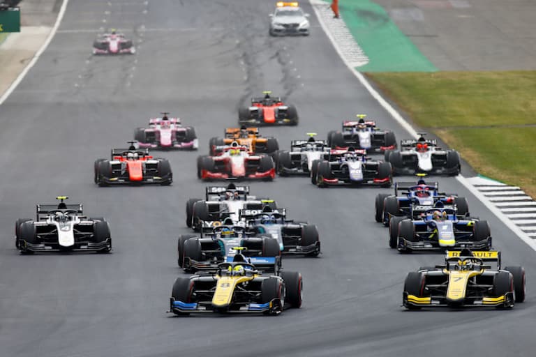 Ghiotto (Nummer 8) geht sofort in Führung