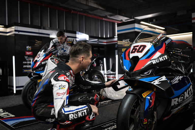 Michael van der Mark bei der Begutachtung