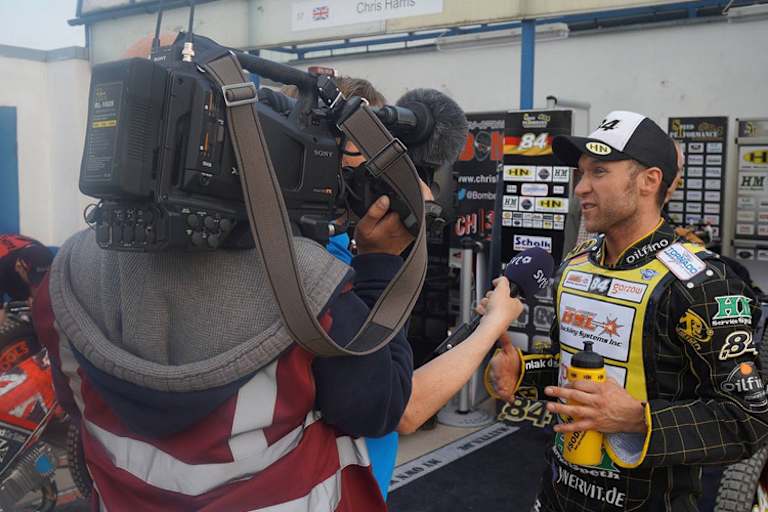 Die Medien stehen bei Martin Smolinski Schlange