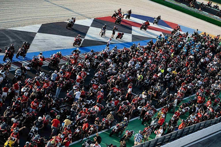 Irres Erlebnis: Mit Hunderten und Tausenden Ducatisti auf dem Misano Circuit 