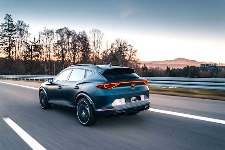 Der Wagen macht aus jeder Perspektive eine gute Figur