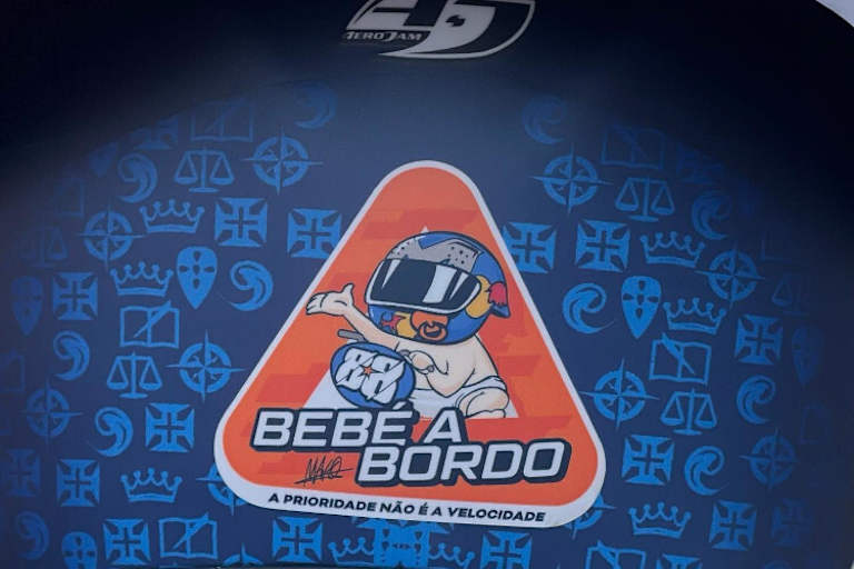 Dieser Sticker prangt auf Oliveiras Helm