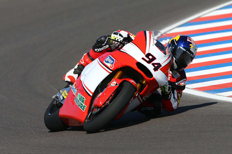 Schon ab der zweiten Runde baute der Dunlop-Reifen ab