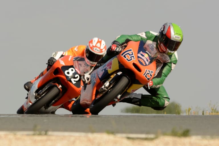 Sirko Wache (KTM) vor Stefen Grämer (Aprilia) auf dem Schleizer Dreieck 2014