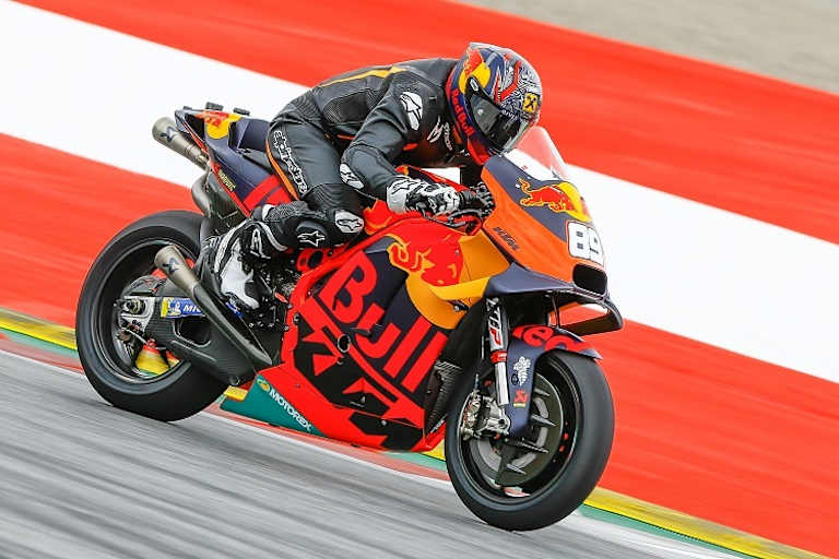 Skistar Marcel Hirscher auf der MotoGP-Maschine