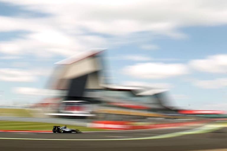 In Silverstone wird gegen den Uhrzeigersinn gefahren