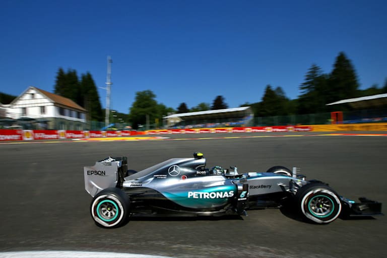 Da war die Welt noch in Ordnung: Nico Rosbergs Training wurde später durch einen Reifenschaden beendet