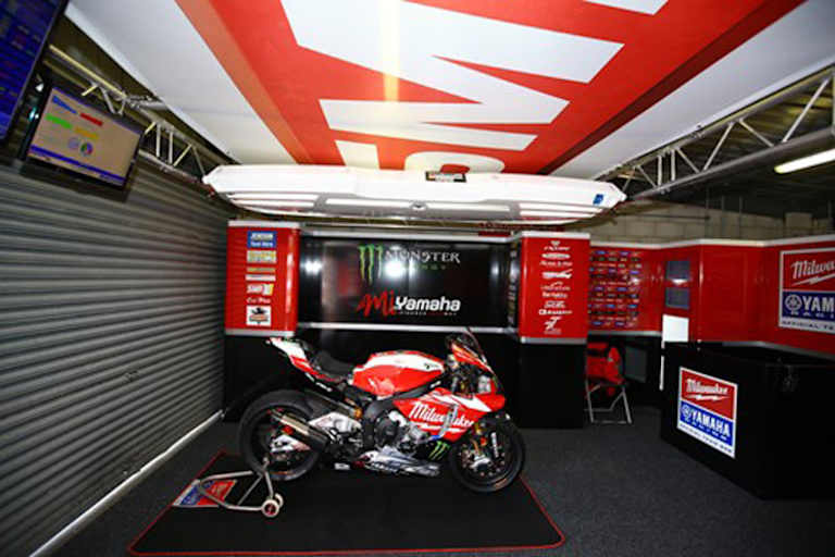 2015 startet Milwaukee auf Yamaha in der Britischen Superbike-Meisterschaft