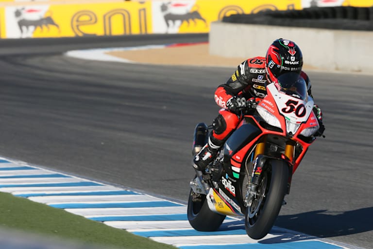 Während der ersten beide Versuche lag Sylvain Guintoli vorne