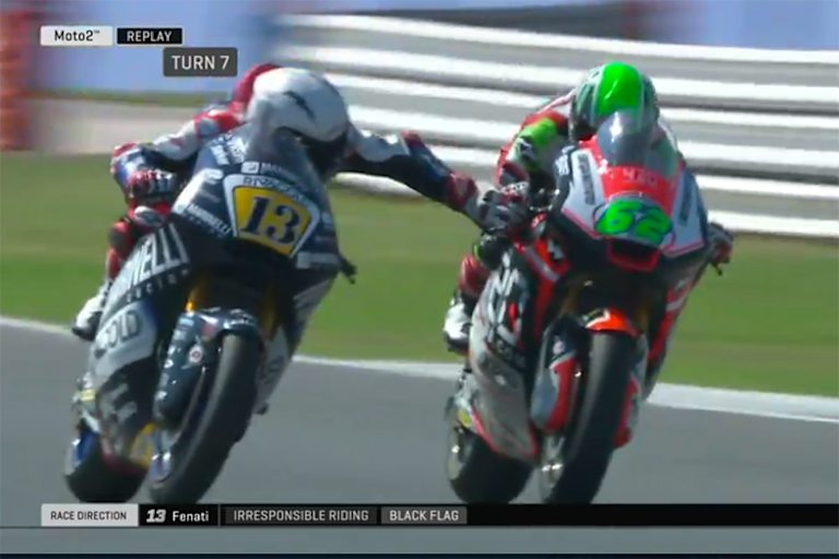 Romano Fenati drückte den Bremshebel von Manzis Suter