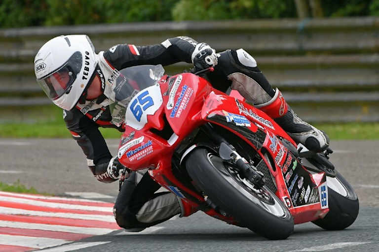 Joey den Besten führt die IRRC-Supersport-Gesamtwertung an