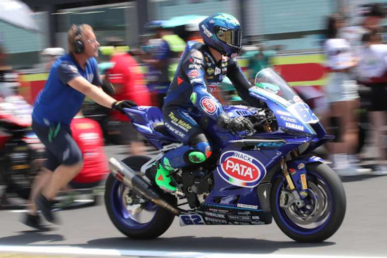 WM-Leader Stefano Manzi auf der Yamaha R9