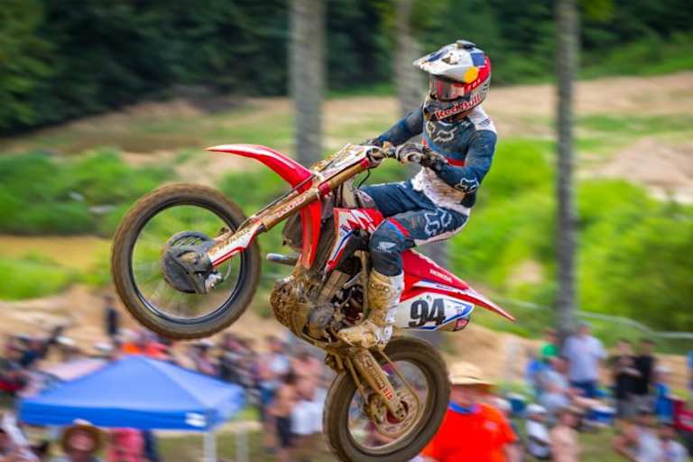 Ken Roczen gewann den ersten Lauf von Budds Creek und führte im zweiten Lauf ebenfalls