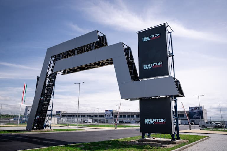 Die Strecke wurde vom ungarischen Designer Ferenc Gulácsi konzipiert