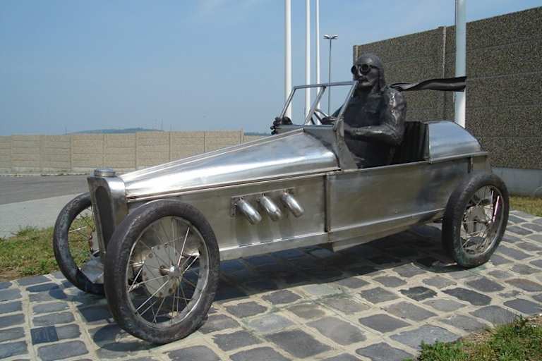 Die Skulptur für Ferenc Szisz