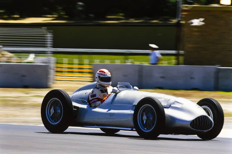 Alan Jones mit einem Mercedes W165 in Adelaide 1985