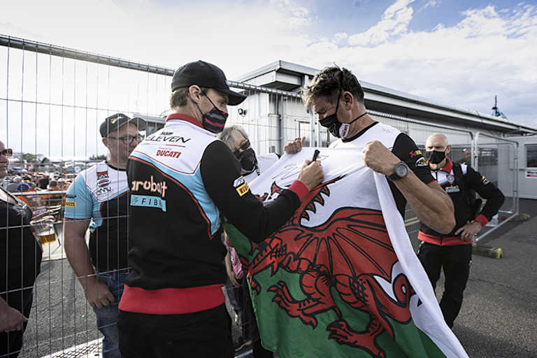 Chaz Davies mit Fans