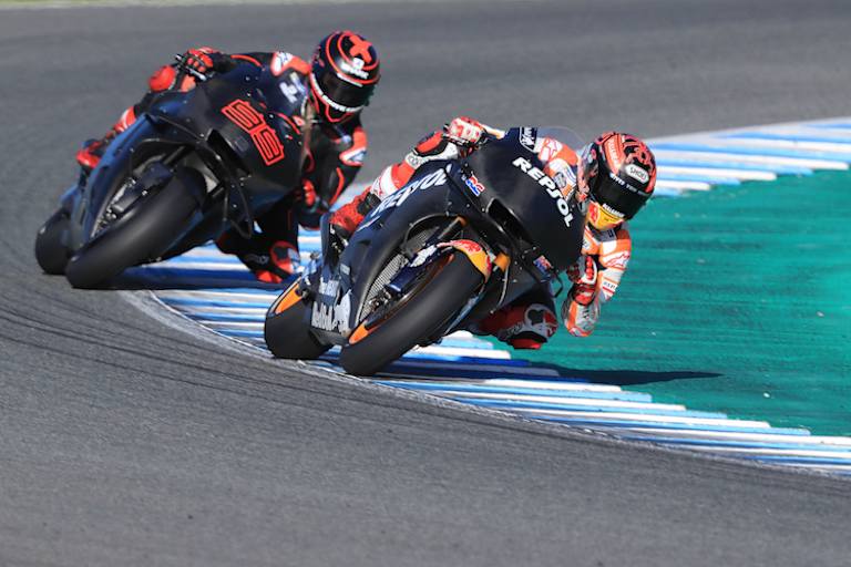 In Jerez waren Márquez (vorne) und Lorenzo noch mit schwarzer Lackierung unterwegs 