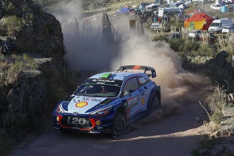 Hayden Paddon hört in Portigal auf einen neuen Beifahrer
