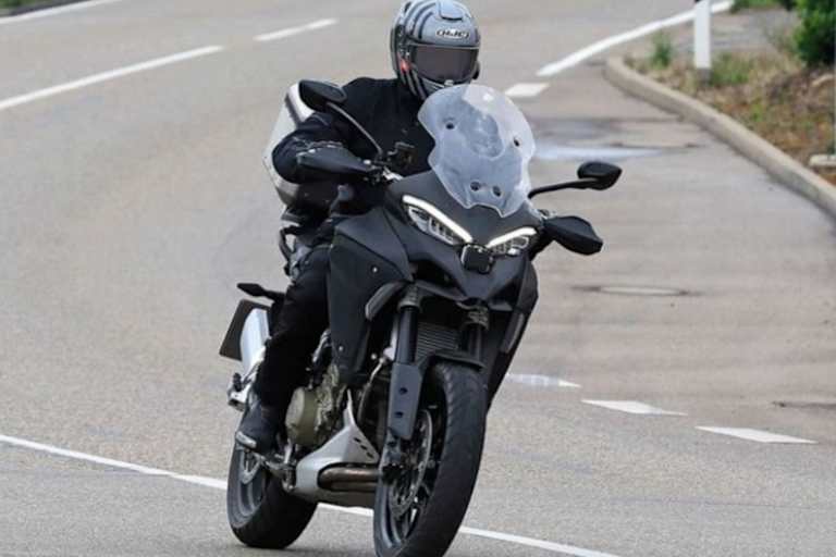 Kein Gitterrohrrahmen, keine Einarmschwinge und ein äusserlich unveränderter V4-Motor 