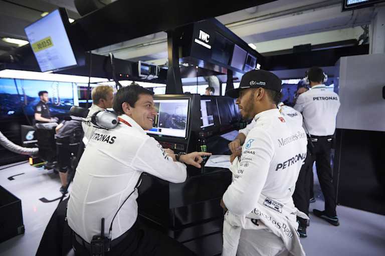 Toto Wolff mit Lewis Hamilton