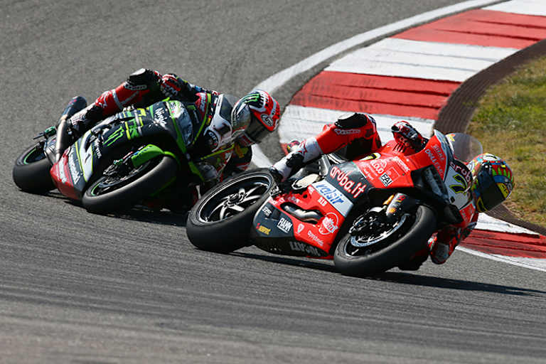 Eine Weile führte Chaz Davies (7) sogar das Rennen an