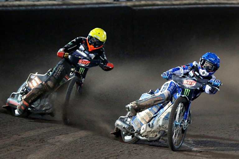 Leon Madsen (vorne) ist jetzt alleiniger WM-Leader