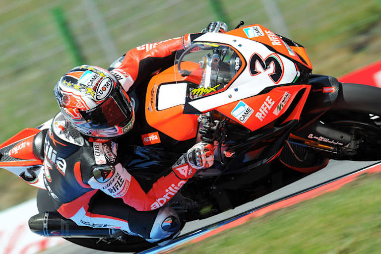 Biaggi gewann in Brünn auf der RSV4