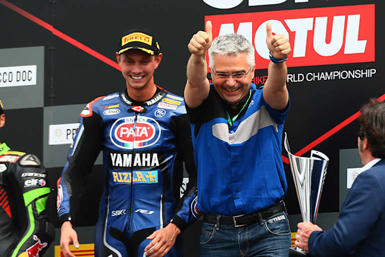 Michael van der Mark mit Yamaha-Rennchef Andrea Dosoli